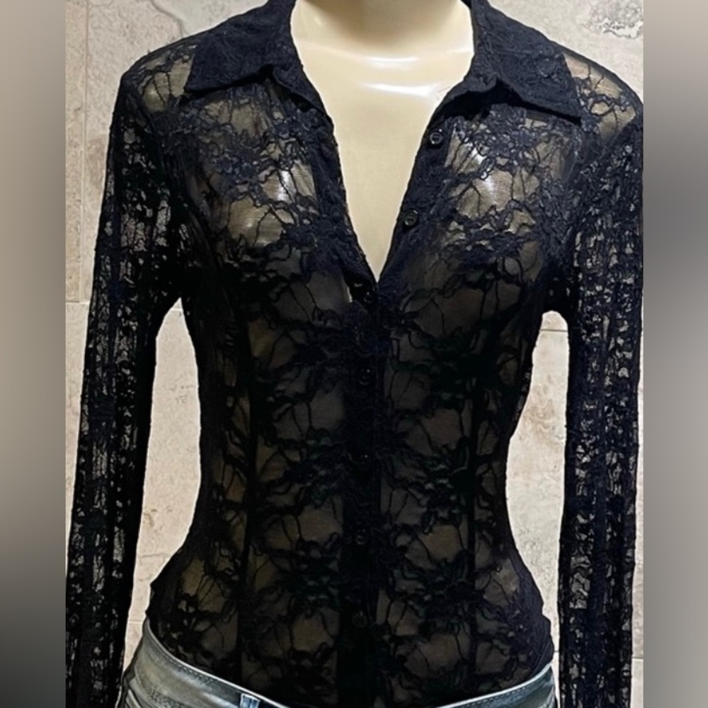 Forever 21 black lace collared long sleeve button up bodysuit top. M